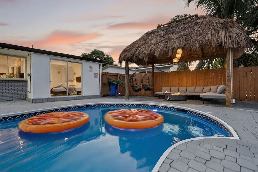 Building Photo - 2365 NE 195th St