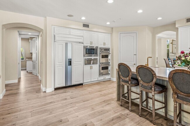 Building Photo - 6704 Rancho Lakes Ct
