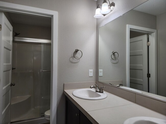 Building Photo - $1,000.00 OFF YOUR FIRST FULL MONTH'S RENT...