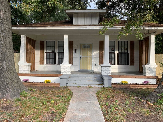 Building Photo - 1456 N Hollywood St