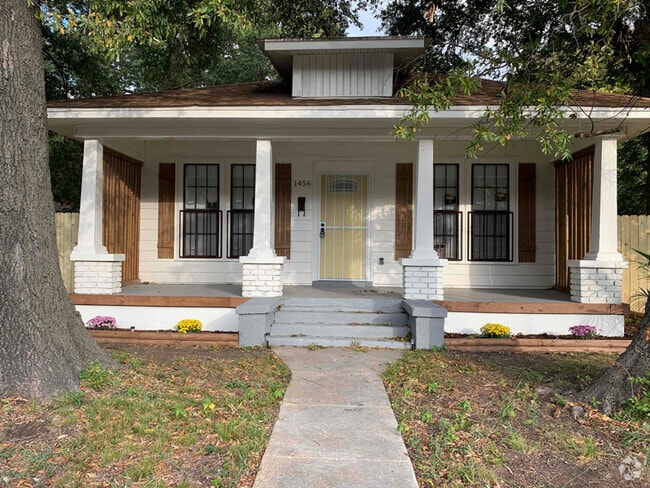 Building Photo - 1456 N Hollywood St
