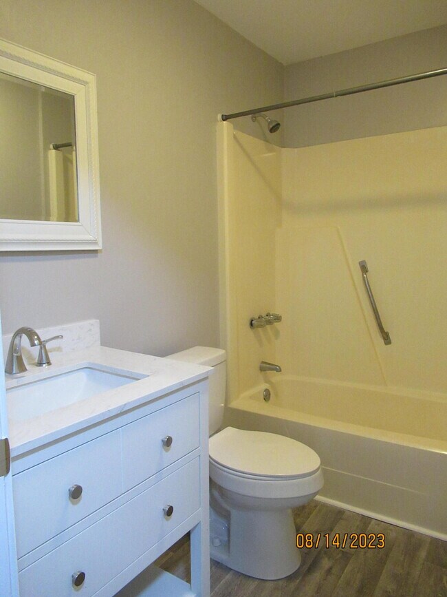 Building Photo - 870 Marigold St