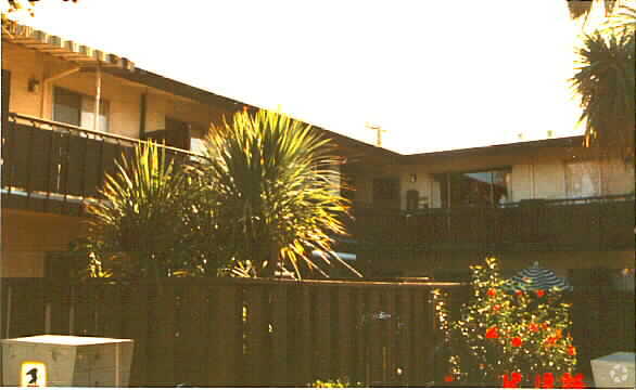 Building Photo - Bahama Lanai Apartments