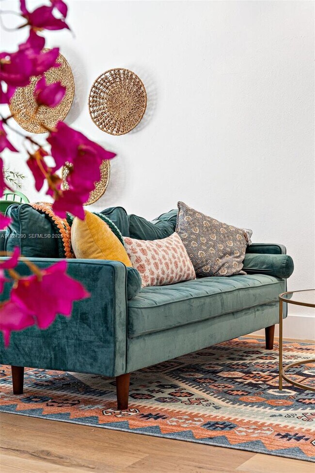 Building Photo - 811 Tequesta St