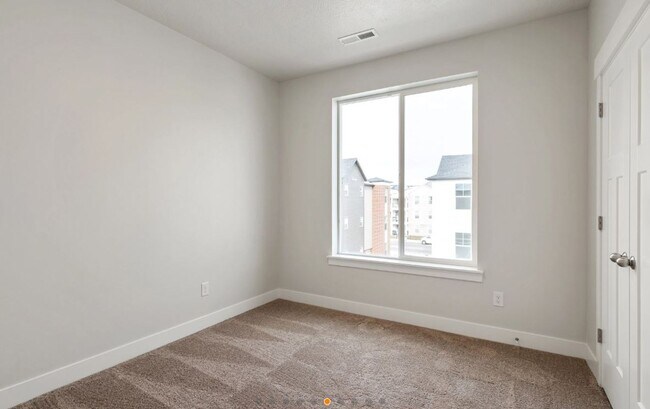 Building Photo - Condo in Prime Lehi Location