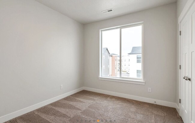 Building Photo - FREE FIRST MONTH'S RENT  Condo in Prime Lehi Location