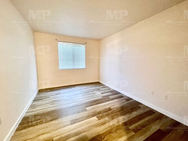 Building Photo - 3002 W Elizabeth St