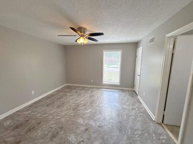Building Photo - 4316 Springwind Rd