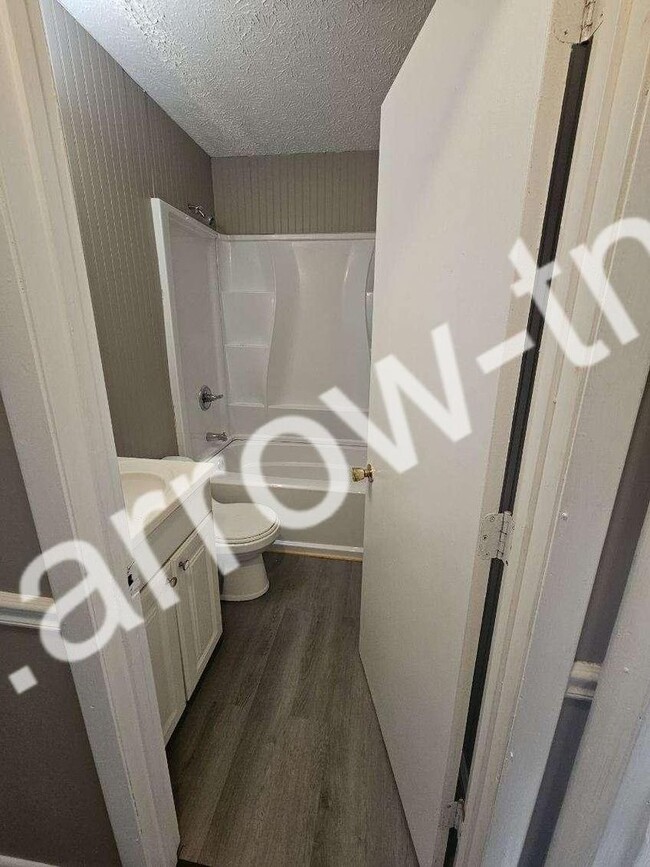Building Photo - (221-223) Cedarmont Circle