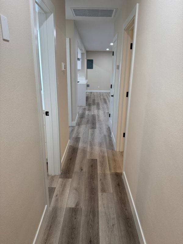 Building Photo - 340 E Shamrock St