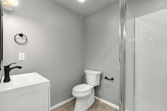 Building Photo - RainDance Resort-Style Living with 5 Bedroom, 3 Bathroom Ranch Home!