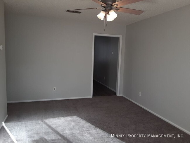 Building Photo - Plainview Apartments 2 Bedroom 1 Bath - Ca...