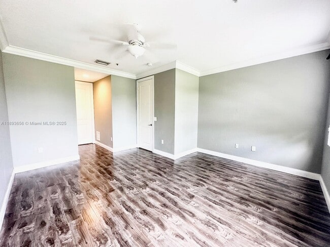 Building Photo - 813 SE 18th Ct