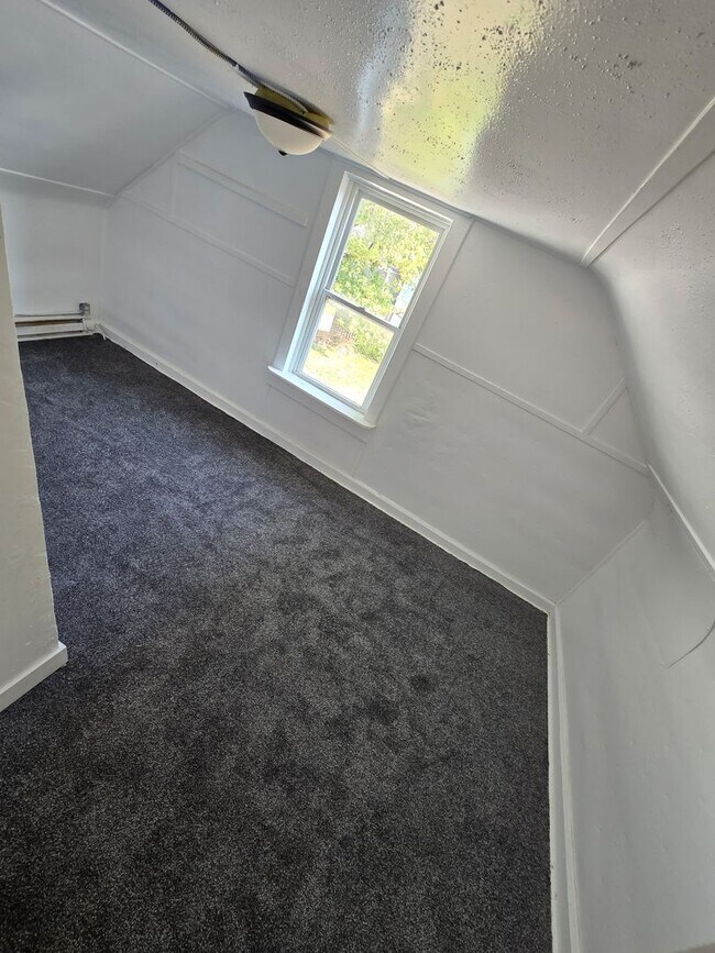 Building Photo - Four Bedroom Home in Northwest Grand Rapids