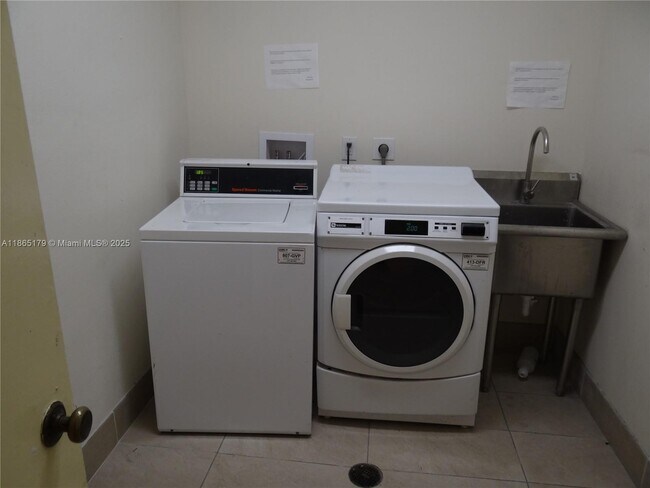 Building Photo - 3725 S Ocean Dr