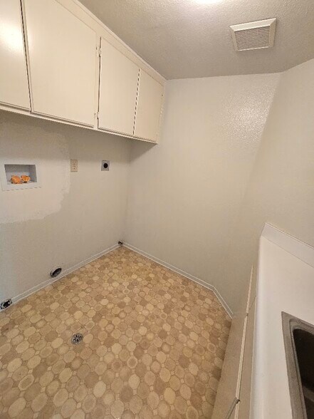 Building Photo - 12445 Salmon River Rd