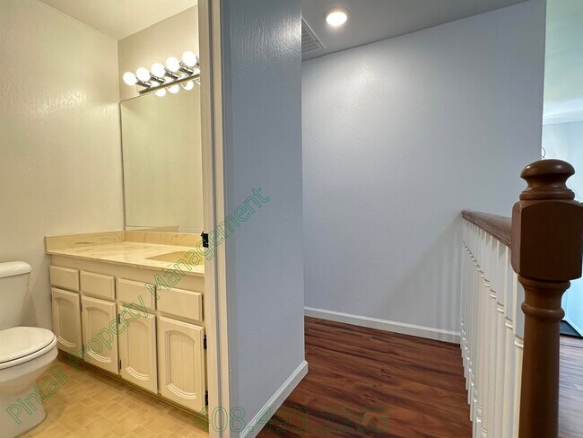 Building Photo - 802 Kingfisher Terrace