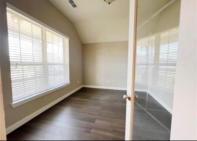 Building Photo - 8727 Seguin Cove Ln
