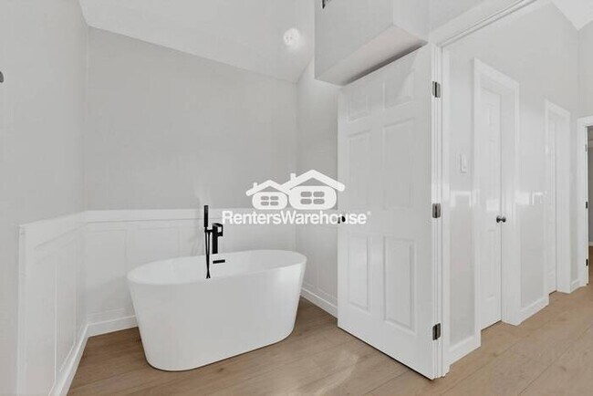 Building Photo - Renovated home in Plano Ready to Be Your Home