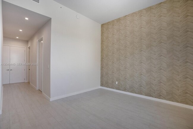 Building Photo - 275 Giralda Ave