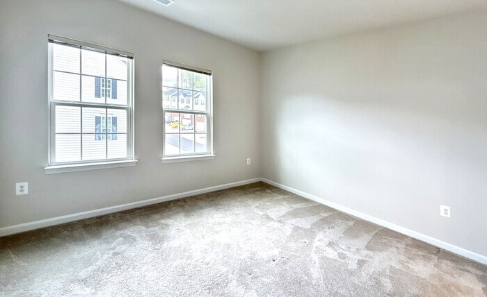 Building Photo - 502 River Crest Way