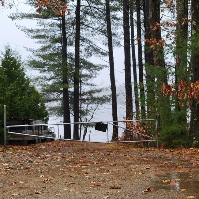 Building Photo - 19 Metacomet Lake Dr