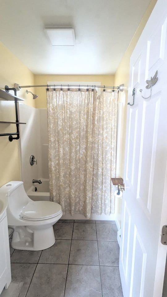 Updated modern bathroom - 44 North Ave
