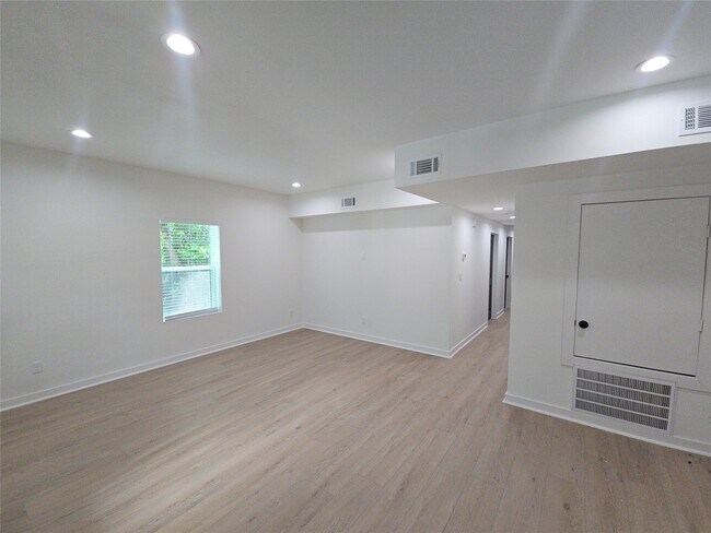 Building Photo - 8101 Venus St