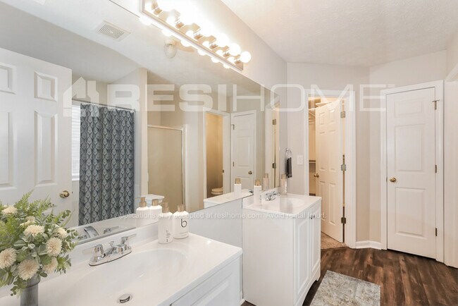Building Photo - 3035 Hampton Club Way