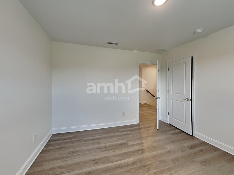 Building Photo - 3500 Lincoln Hts Ln