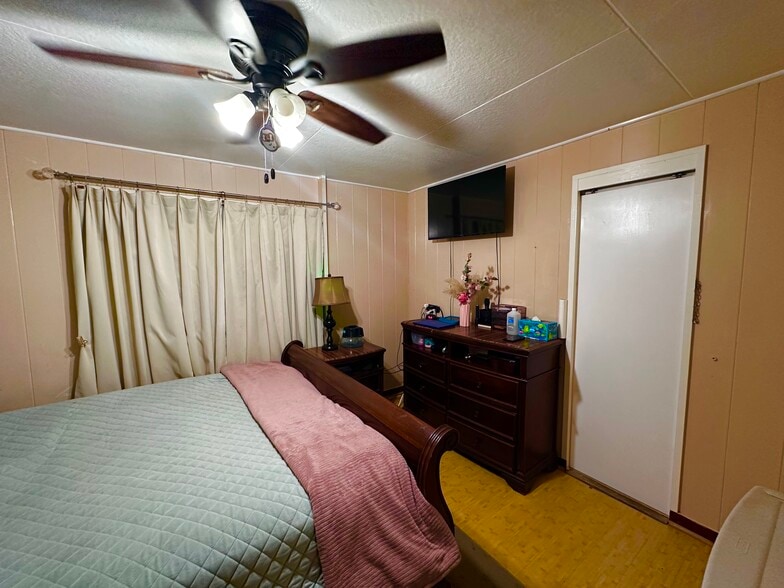 Building Photo - 2668 Kalihi St