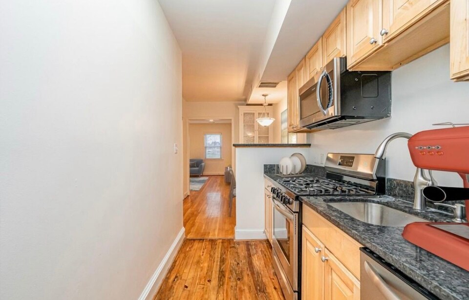 Building Photo - 209 19th St NE