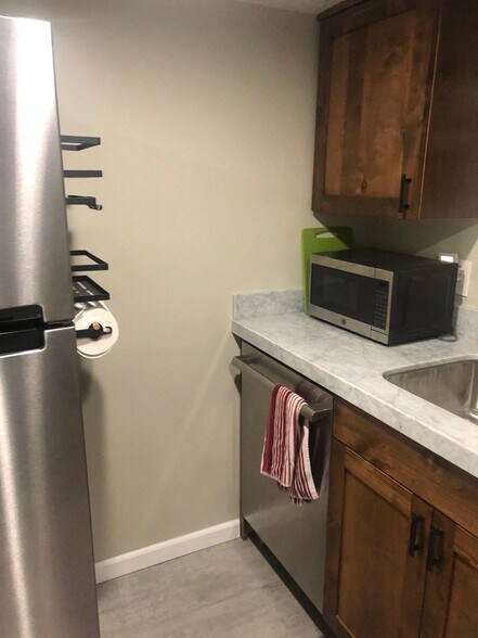 Quiet dishwasher and small microwave - 469 G St