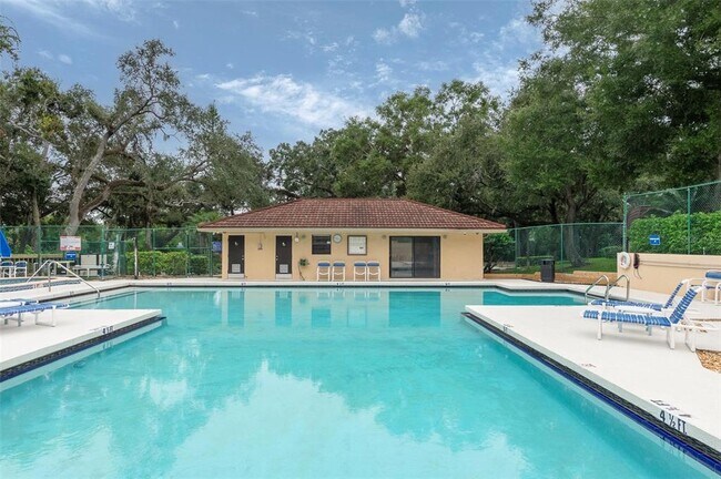 Building Photo - 2606 6th Ct