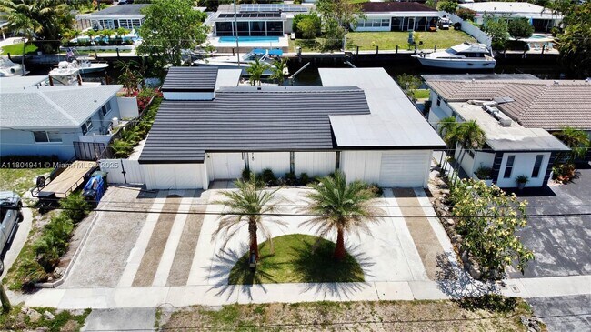 Building Photo - 1720 SW 23rd Ave