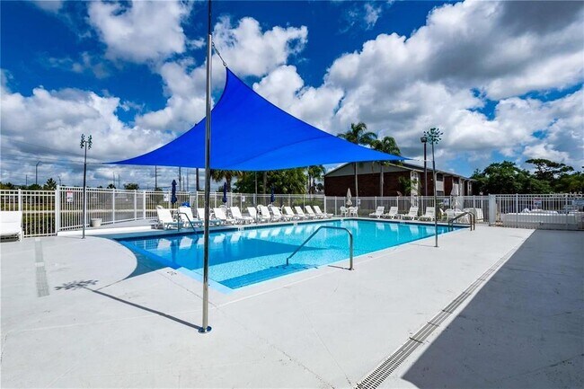 Building Photo - 1400 Gandy Blvd N