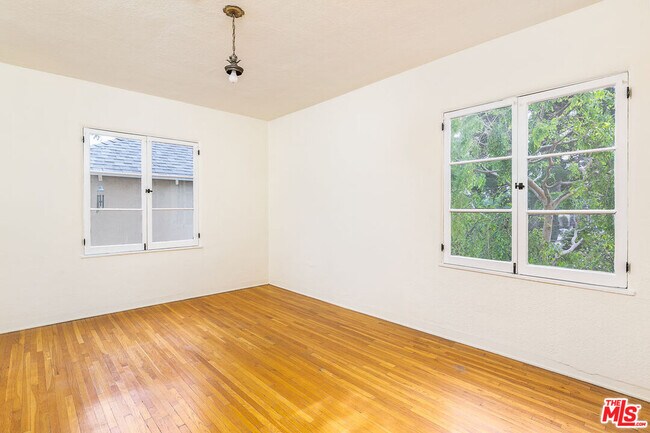 Building Photo - 2319 Meadow Valley Ter