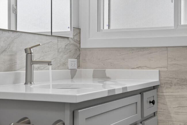 Building Photo - 500 Colgate Ct