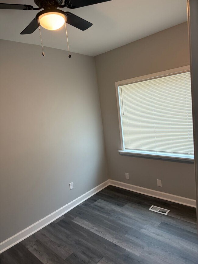 Building Photo - 3718 E Lombard St