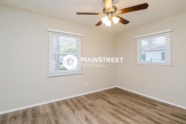 Building Photo - 3 Bedroom Pet-Friendly Home in clearwater, FL with Main Street Renewal