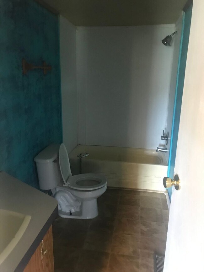 Building Photo - 3 Bedroom, 2 Bath In Stonewall