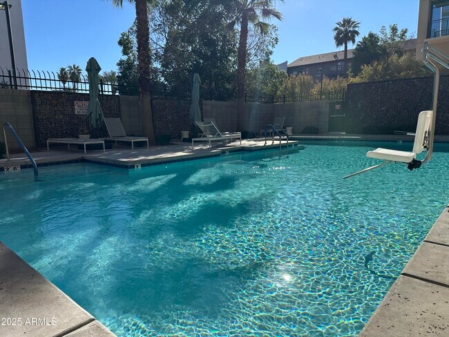 Building Photo - 200 W Portland St