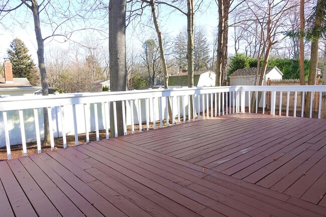 Building Photo - Updated 3 Bedroom / 2 Bath Home