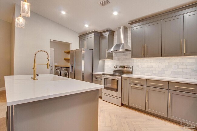 Building Photo - 3012 N 33rd Ave