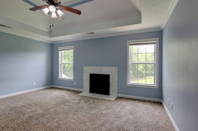 Building Photo - 716 Cavalier Dr
