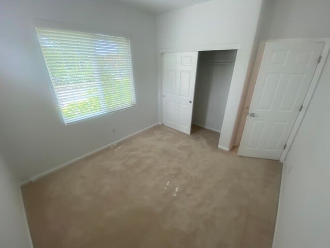 Building Photo - Beautiful & Spacious 3 Bedroom, 2.5 Bathroom Hayward Home – Prime Residential Location W Laundry,...