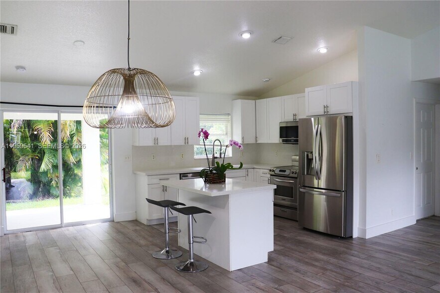 Building Photo - 16930 W Mead Hill Dr