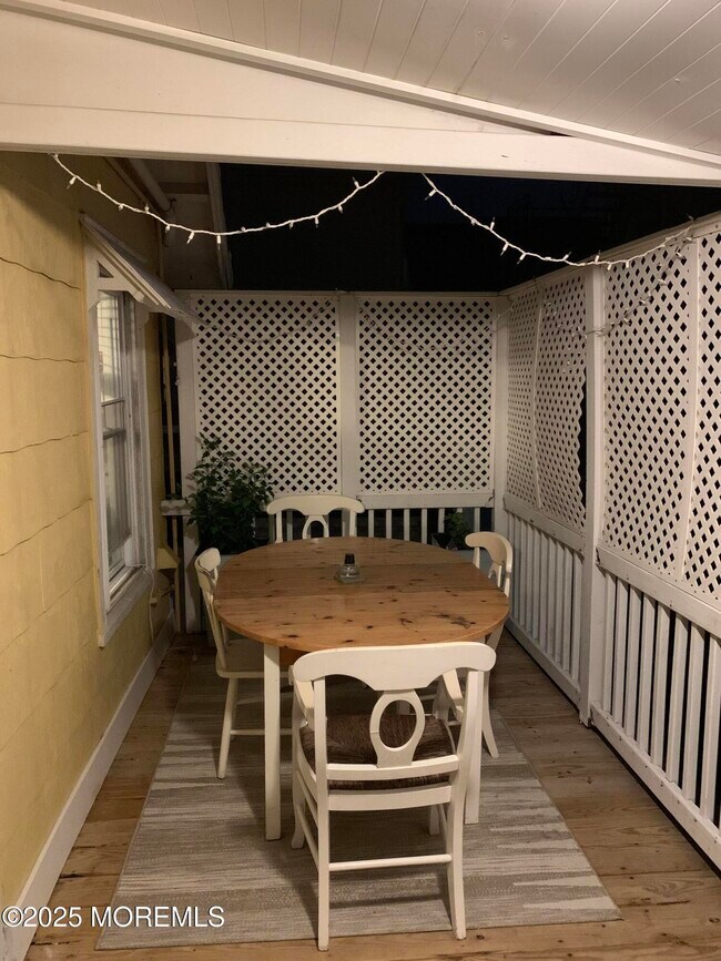 Building Photo - 19 Webb Ave