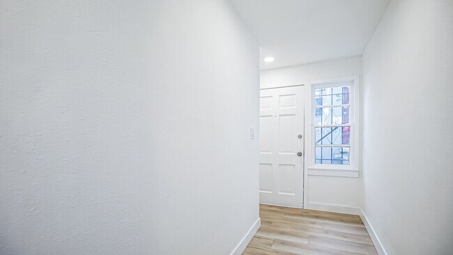 Building Photo - 2065-2067 1/2 Ivar