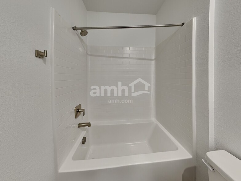 Building Photo - 10132 W Oleta Ave